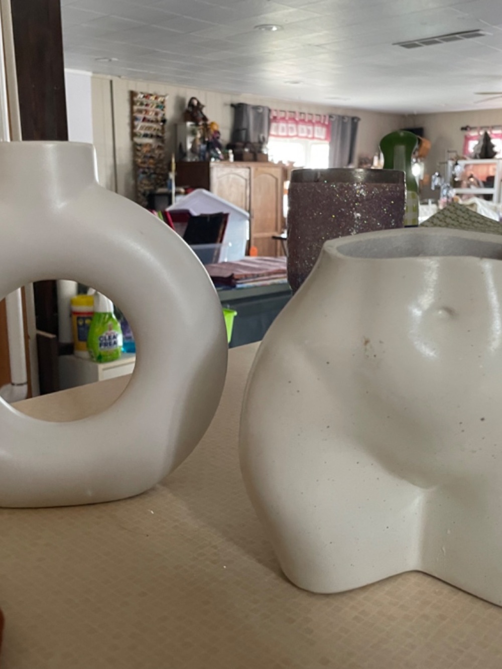 White vases/decor - Picture 3 of 5